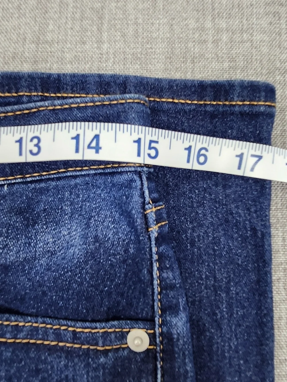 Levis Medium Wash Stretch Boot Cut Denim Jeans. 16.